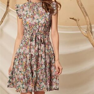 NWOT SIZE M Floral Ruffle Sleeve Dress